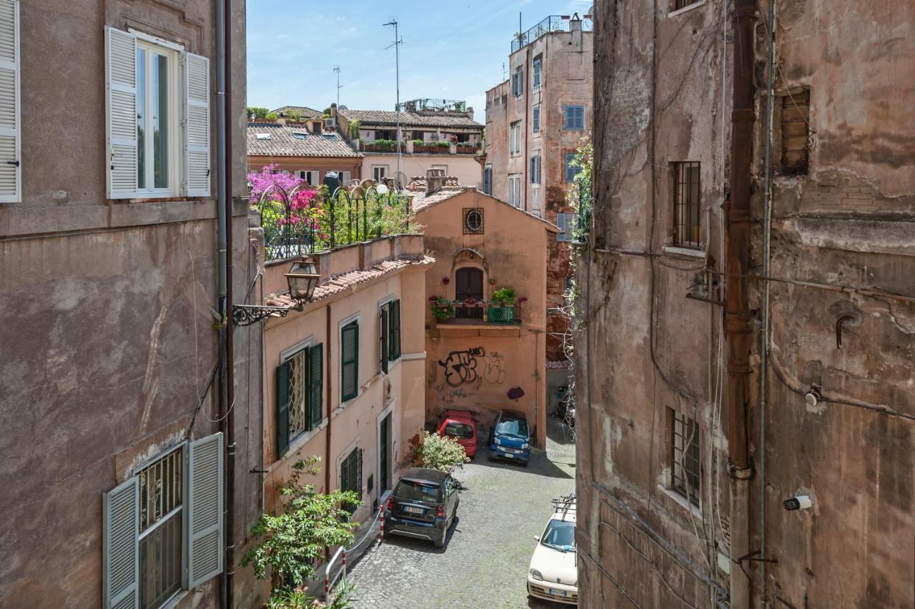 Ancient Palace In Downtown Rom Exterior foto